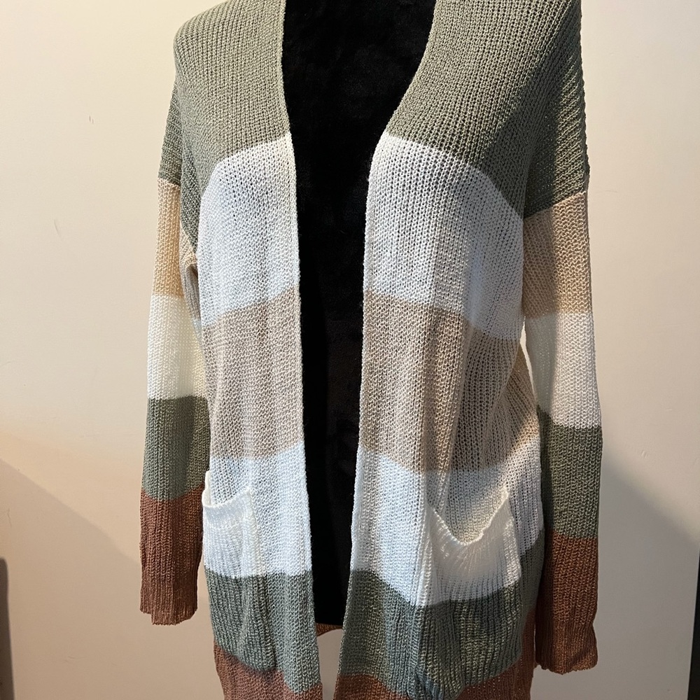 Light weight stripe cardigan gently used, sz M